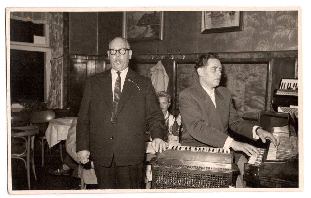Photograph Singer Musician Accordion Pretty Woman Inn Mainz 1950s K1038