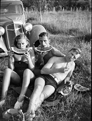 classic car Adler Trumpf Junior 1G, youngs eating melon, by Szendrő (Szendro),