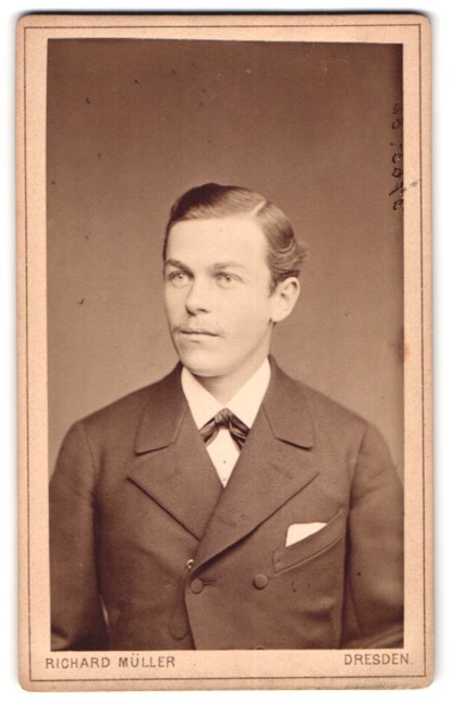 Photograph Richard Müller, Dresden, Marienstrasse 26, portrait young man in A