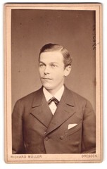 Photograph Richard Müller, Dresden, Marienstrasse 26, portrait young man in A