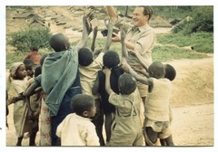 2x Vintage Photo Distribution of Gifts in Africa, 1950s, 1960s, 12x18cm