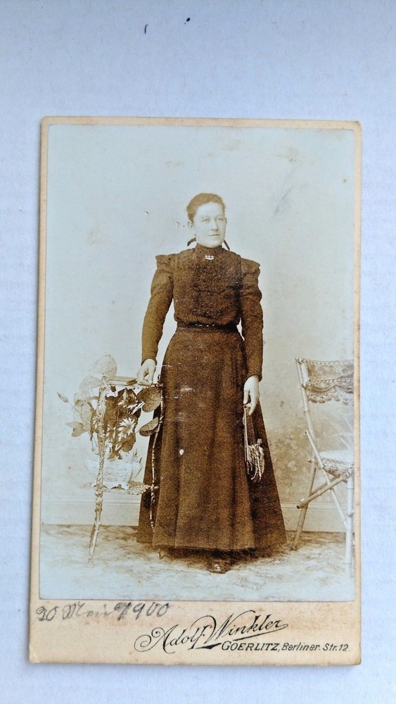Photo woman girl Görlitz studio Adolf Winkler communion 1900 dress