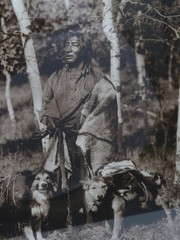 1979 Edward S. Curtis Photograph Of «Assiniboin Hunter» By Jean-Antony Du Lac