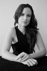 BEAUTIFUL JULIETTE LEWIS YELLOWJACKETS 5X7 PHOTO