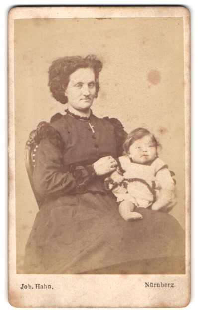 Photograph Joh. Hahn, Nuremberg, Portrait Mother with Toddler CDV / Cabinet Photo