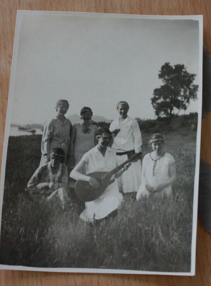 Photo 1931 Rhine Main Women Girl Musician Mandolin Girl W22