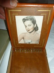 Vintage Photo Album Snaps 24K Gold Genuine Leather Famous Series 6×5″ Scrapbook