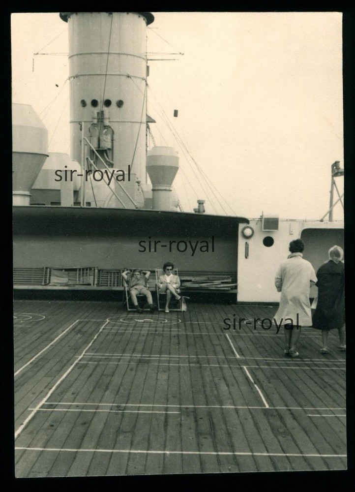 Ship RMS Orion – passengers in sun loungers – 1950s 1960s – photo 7×10 cm