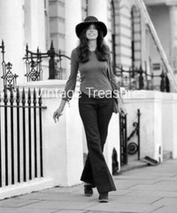 American Singer Carly Simon in London 1971 Photo Print Poster