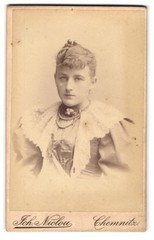 Photograph Joh. Niclou, Chemnitz, Königstr. 5, Young Lady In Bright Dress With P