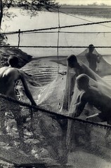 1952 Henri Cartier Bresson Egypt Peasants Luxor Fish Nets Nile River Art Photo