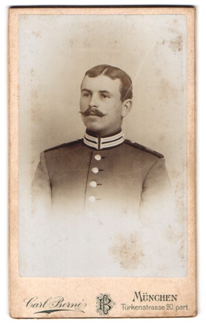 Photograph Carl Berné, Munich, Türkenstraße 20, portrait soldier in Guard Unifor