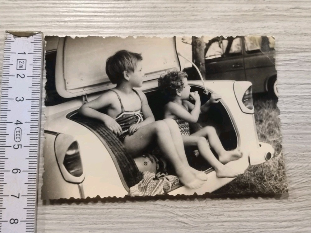 Photo car passenger car motor vehicle Trabant, Pößneck Thuringia, children in trunk GDR (V)