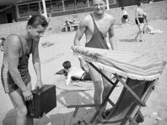 Beach life-1920/30-fashion-cute happy young-boy-men-boys-trunks-swimsuit-nude-4
