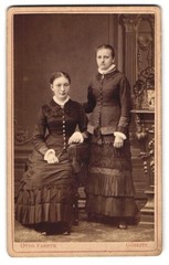Photograph Otto Faehte, Görlitz, Grüner Graben 24, two women in black Kle