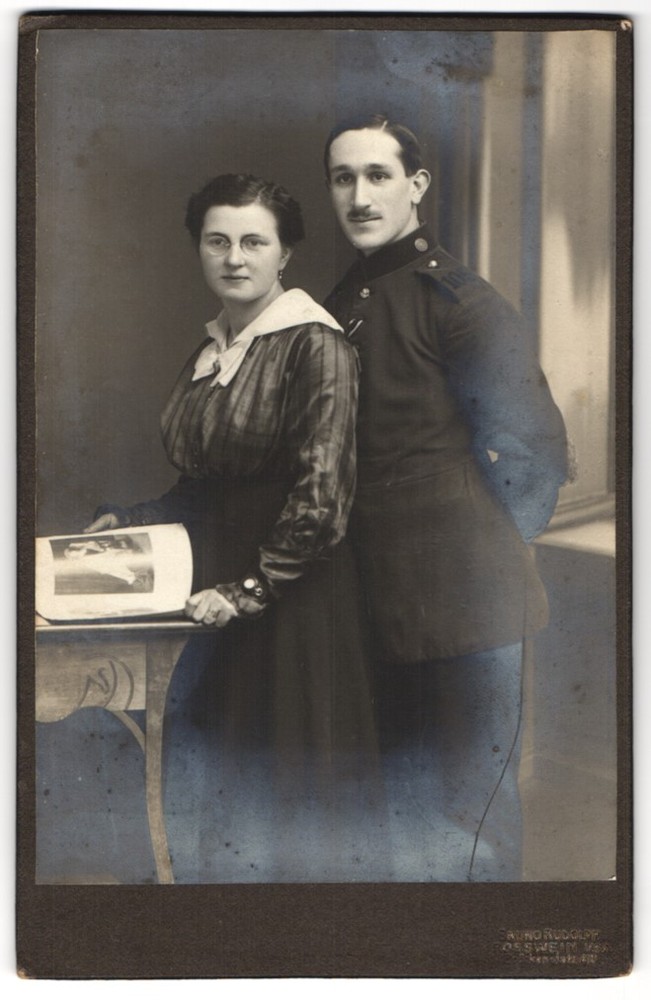 Photograph Bruno Rudolph, Rosswein i. Sa., Brückenplatz 410, Soldier Rgt. 105 in