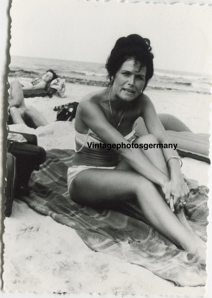 Z7049 Photo 1970s Pretty Woman Nice Semi Nude Bikini Nude