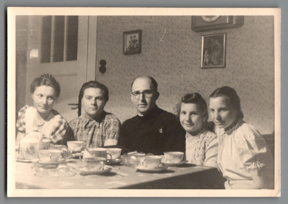 Photo Girl with Pastor at Coffee Board 1940s (F1225)
