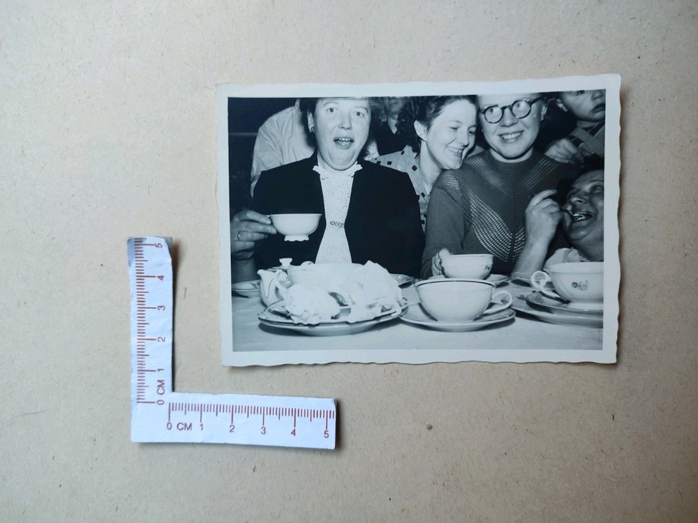 🟠🟠 Vintage Photograph Photo 1950s Women Woman Girl