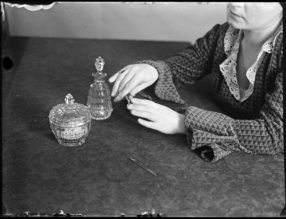by Eduard PEZDIKA, «MANICURE», vintage fine art GLASS negative! 1929, 1920’s, wi