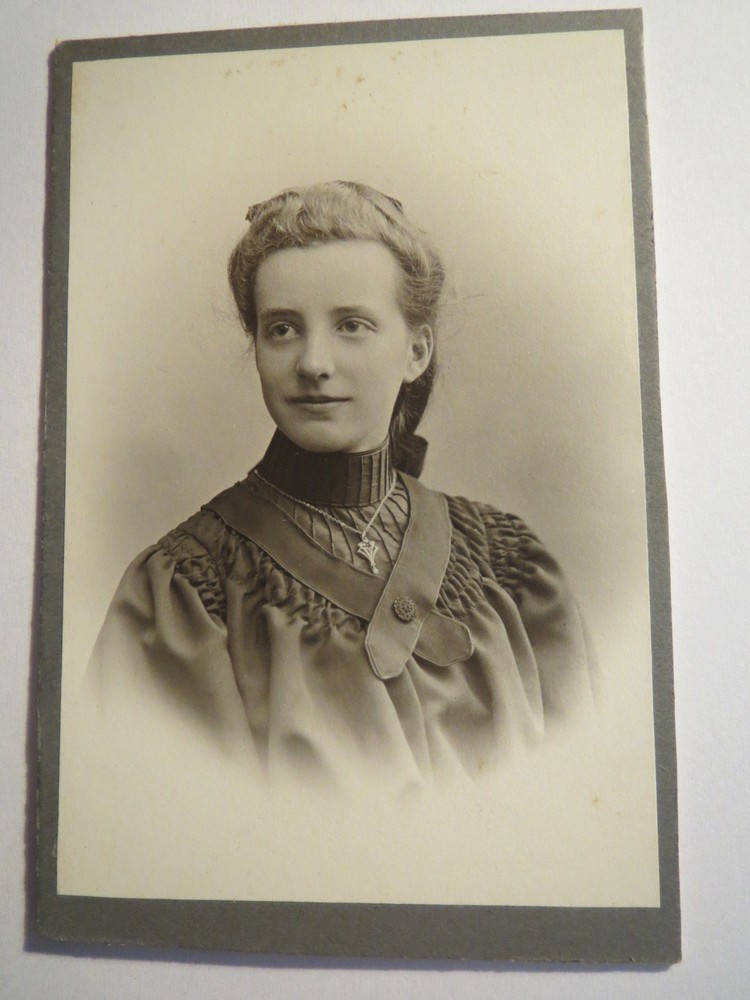 Stuttgart-Gertrud Eppler as a young woman-girl-portrait/CDV
