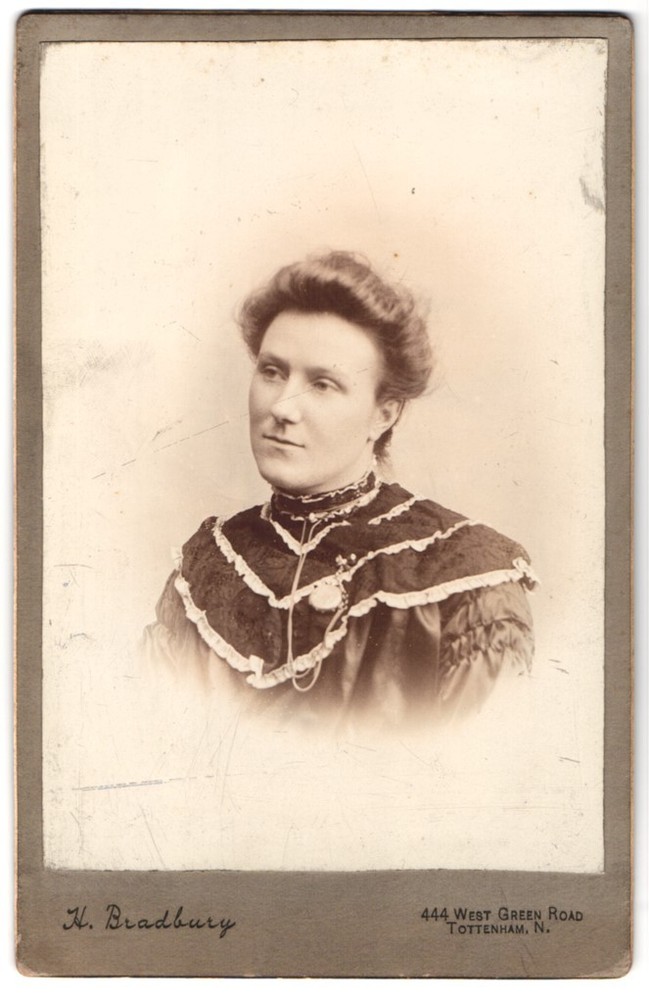 Photograph H. Bradbury, Tottenham-N, 444, West Green Road, Portrait Young Lady