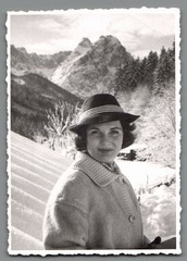 Photo Pretty Lady in Snow Mountains Alps Winter Costume Hat 1940s (K1097)