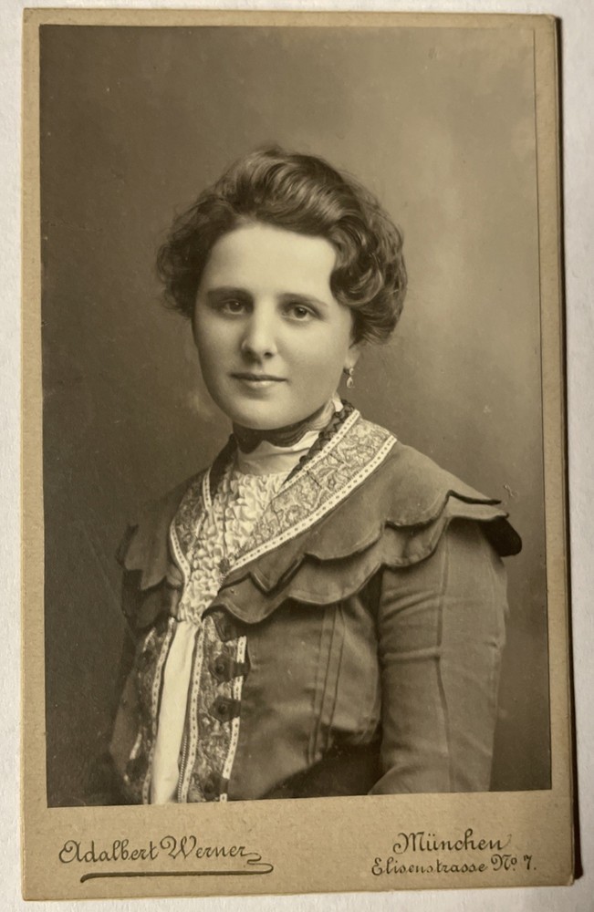 orig. CDV photo photography woman lady picture old fashion around 1890 A. Werner Munich