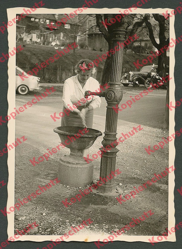 Orig Photo Bad Gastein Old Fountain Car Goggomobil Glass Mercedes-Benz Car 1958