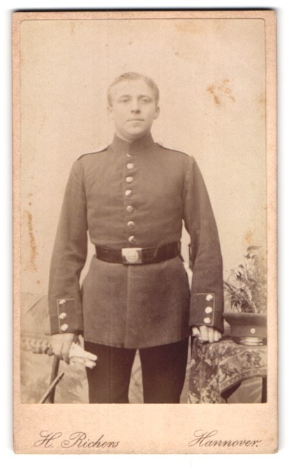 Photograph H. Richers, Hanover, young soldier in uniform with peaked cap