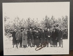 Photo portrait people Erkner Berlin 1936 winter landscape model travel group hat