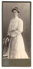 Photograph Hermann Tietz, Berlin, at Alexanderplatz, portrait young lady in white