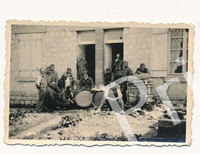 Photo WW II Wehrmacht soldiers quarter break Poland Polska L1.72