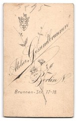Photograph Eduard Morris, Berlin, Brunnen-Str. 17-18, Young Lady with returned