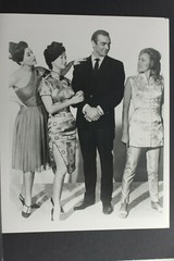 Dr No Sean Connery Three Actresses Pub Shot- 8×10″ Photo Print – Vintage L1306B