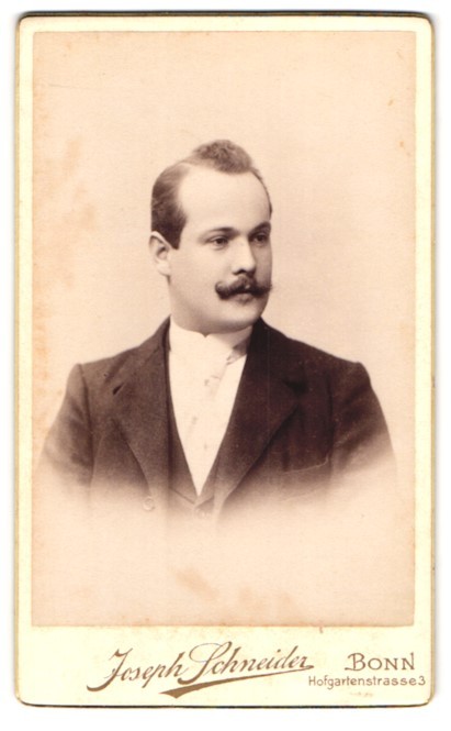 Photograph Joseph Schneider, Bonn, Hofgartenstrasse 3, elegantly dressed gentleman