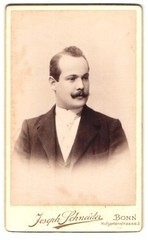 Photograph Joseph Schneider, Bonn, Hofgartenstrasse 3, elegantly dressed gentleman