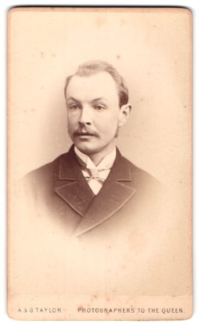 Photograph A. & G. Taylor, London, Regent Street 153, Portrait of a Gentleman with