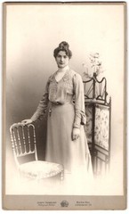 Photograph Joseph Schneider, Bonn, Coblenzerstr. 25, Portrait Young Brunette Da