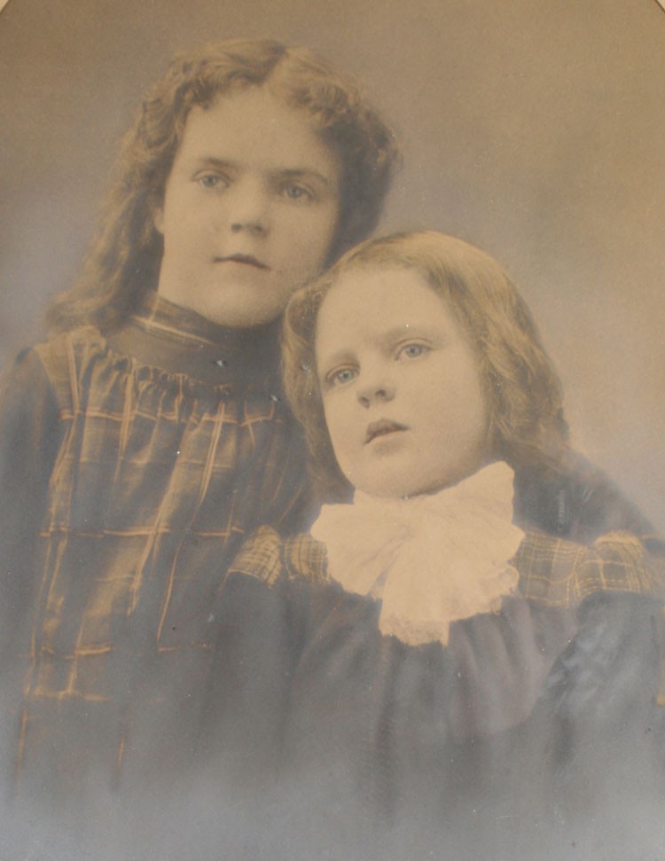 PORTRAIT YOUNG SISTERS, TONED SILVER PRINT, TINTED, FRAMED WITH OVAL MAT. 1900.
