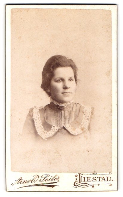 Photograph Arnold Seiler, Liestal, in front of the upper gate, portrait of a young Fr