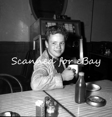 POSS TEENAGE ACTOR IN LONDON CAFE YOUTH SOCIAL HISTORY 1 NEGATIVE 1950s