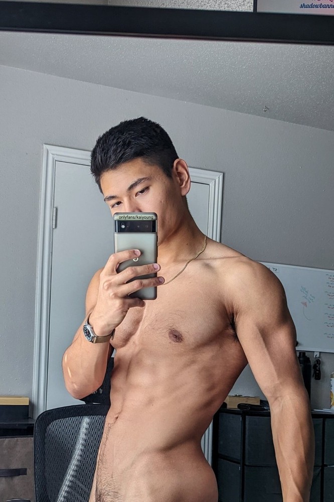 [Z144] Handsome Male Cute Model Showing Off Body And Muscled Physique