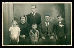 Apatin 1943 – Danube Swabia Family in Portrait – Serbia 1940s Photo Postcard 14x9cm
