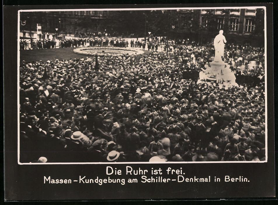 Photography Unknown Photographer, View Berlin, The Ruhr Is Free – Mass Art