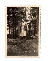 10 230-Photo * Young Lady in the Park * Bad Bramstedt 1942