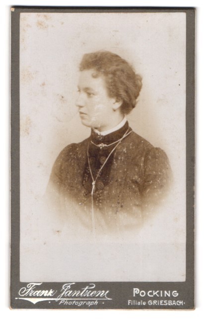 Photograph Franz Jantzen, pocking, portrait young lady in pretty clothes