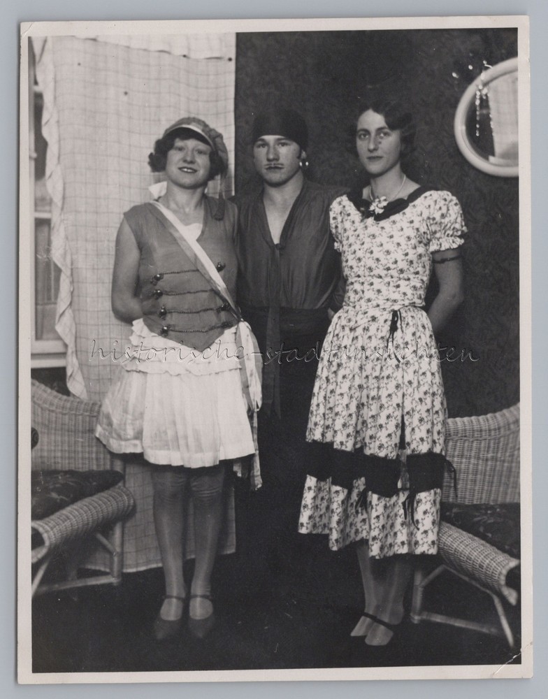 Women in Dress – Vintage Photo 1930s