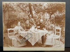 Photo portrait family businessman Halle Crossen Berlin Friedland tableware fashion