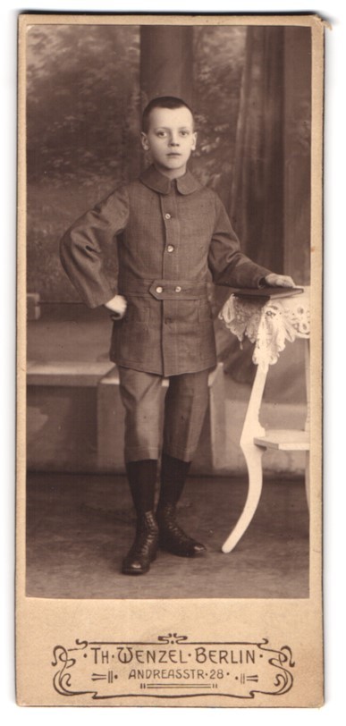 Photograph Th. Wenzel, Berlin, Andreasstr. 28, young man in fashion dress
